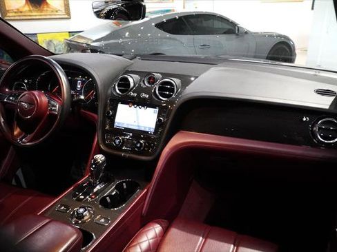 Used 2020 Bentley Bentayga AWD/4WD image 30