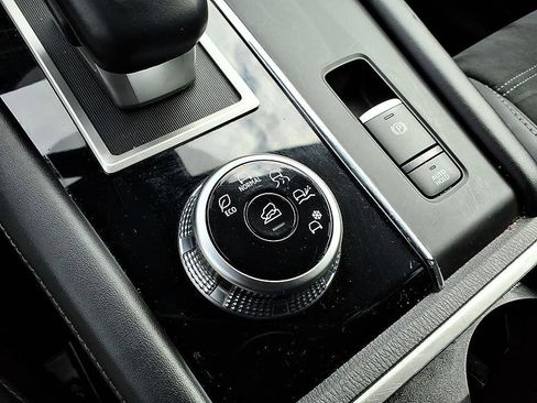 Used 2024 Mitsubishi Outlander SE image 32