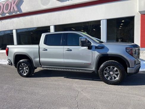 Used 2024 GMC Sierra 1500 AT4 w/ Technology Package image 5