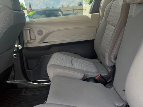 Used 2022 Toyota Sienna LE AWD/4WD image 10