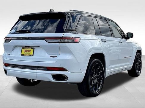New 2025 Jeep Grand Cherokee Summit image 15