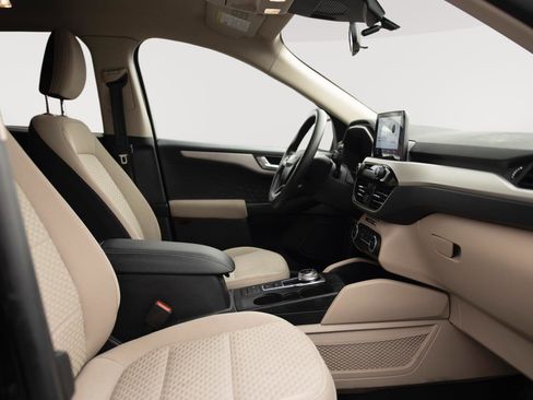 Used 2020 Ford Escape SE image 19