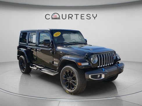 Certified 2023 Jeep Wrangler Unlimited Sahara AWD/4WD image 4