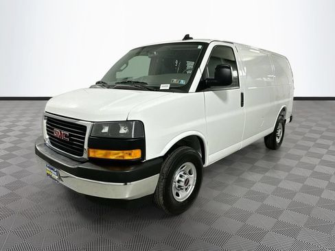Used 2025 GMC Savana 2500 w/ Driver Convenience Package RWD image 3