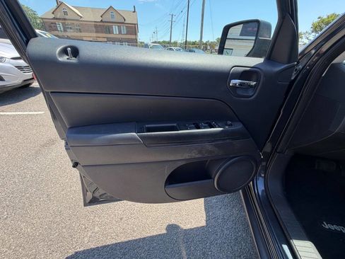 Used 2014 Jeep Patriot Latitude AWD/4WD image 78