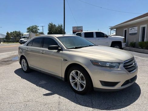 Used 2018 Ford Taurus SE FWD image 3