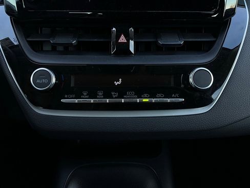 Used 2025 Toyota Corolla LE image 25