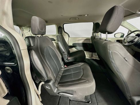 Used 2023 Chrysler Voyager LX FWD image 27
