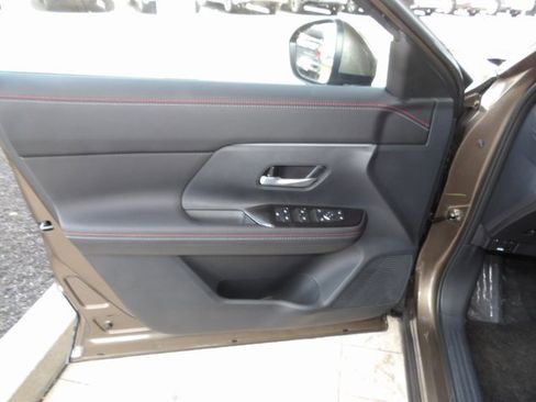 Used 2025 Nissan Kicks SR image 17