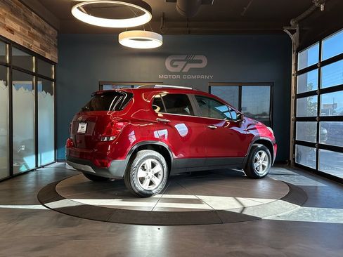 Used 2019 Chevrolet Trax LT w/ LT Convenience Package AWD/4WD image 3