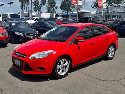 Used 2013 Ford Focus SE FWD image 2