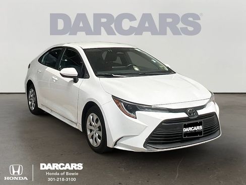 Used 2025 Toyota Corolla LE FWD image 1