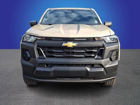 Used 2023 Chevrolet Colorado W/T RWD image 2
