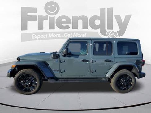 Used 2025 Jeep Wrangler Sahara image 2