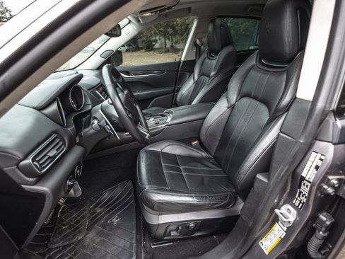 Used 2017 Maserati Levante S image 10