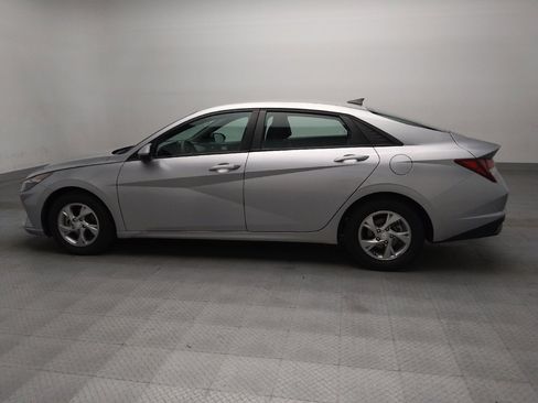 Used 2021 Hyundai Elantra SE FWD image 3