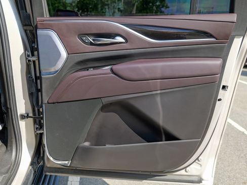 Used 2024 Cadillac Escalade ESV Premium Luxury Platinum AWD/4WD image 33