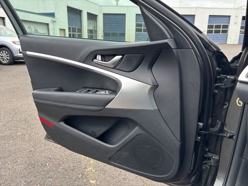 Used 2025 Genesis G70 2.5T AWD/4WD image 20