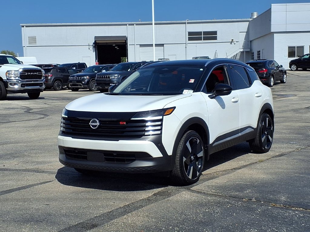 Used 2025 Nissan Kicks SR w/ SR Premium Package AWD/4WD image 2
