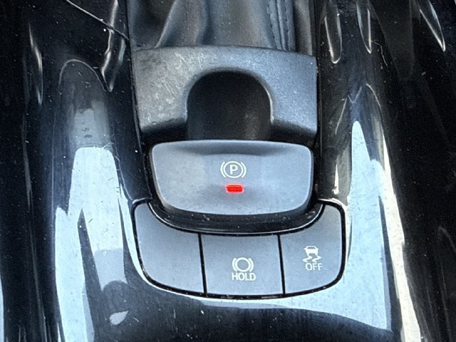 Used 2020 Toyota C-HR XLE FWD image 21