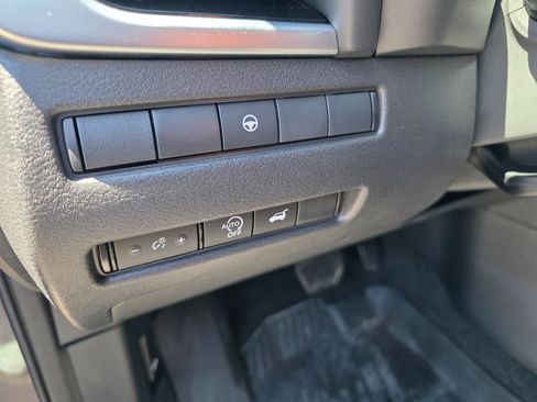 Used 2025 Nissan Rogue SV AWD/4WD image 18