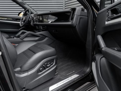 Certified 2025 Porsche Cayenne S AWD/4WD image 37