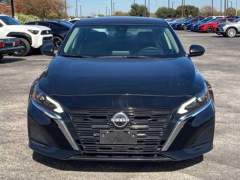 Used 2024 Nissan Altima 2.5 SV image 2