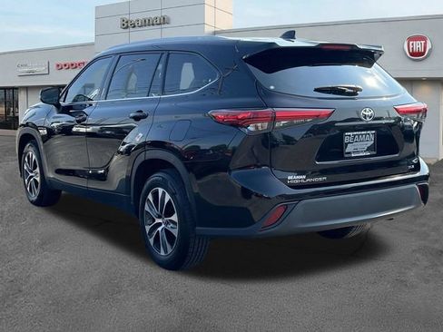 Used 2022 Toyota Highlander XLE FWD image 5