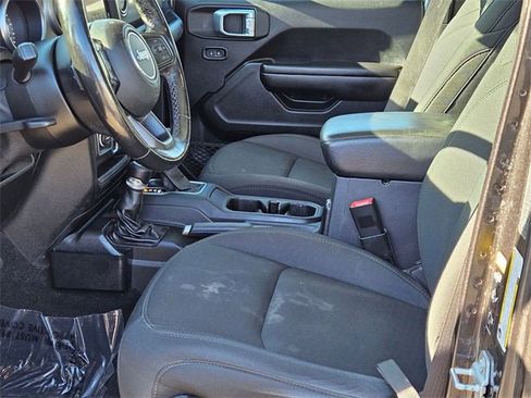 Used 2021 Jeep Gladiator Willys image 12