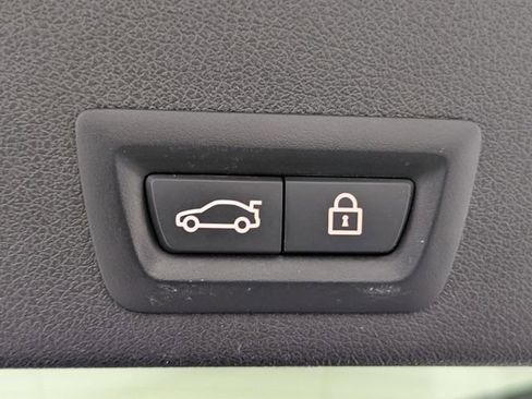 Used 2021 BMW X6 xDrive40i w/ M Sport Package image 7