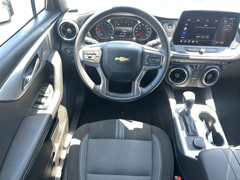 Used 2025 Chevrolet Blazer LT FWD image 17
