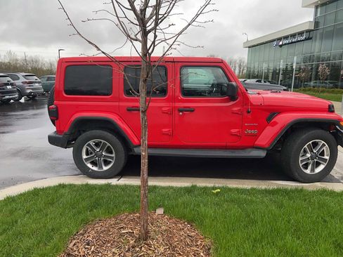 Used 2018 Jeep Wrangler Unlimited Sahara AWD/4WD image 5