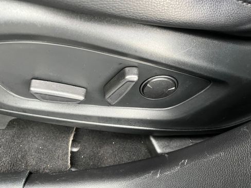 Used 2020 Ford Explorer XLT w/ Equipment Group 202A image 19