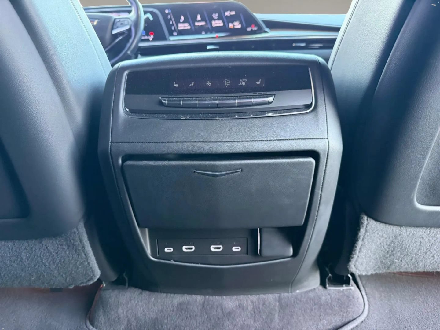 Used 2023 Cadillac Escalade Premium Luxury RWD image 24