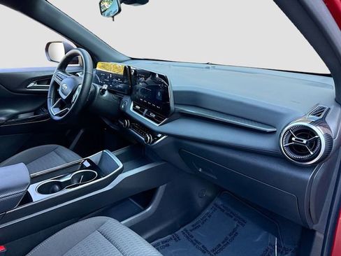 Used 2025 Chevrolet Equinox LT image 29