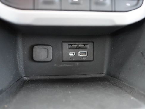 Certified 2023 GMC Acadia SLE image 31