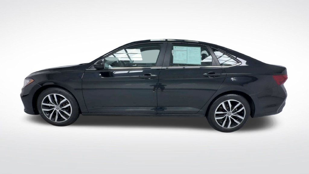 Used 2025 Volkswagen Jetta SE FWD image 5