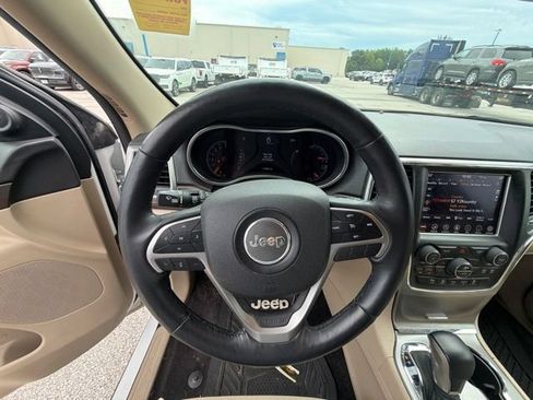 Used 2018 Jeep Grand Cherokee Laredo AWD/4WD image 23