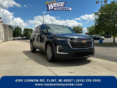 Used 2023 Chevrolet Traverse LT FWD image 8
