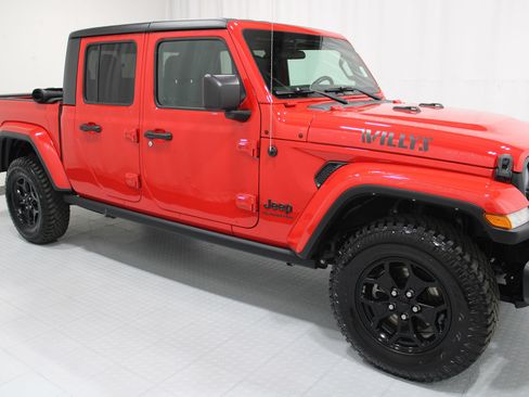 Used 2021 Jeep Gladiator Sport AWD/4WD image 4