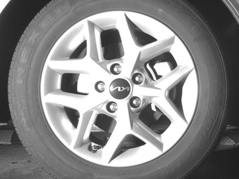 Used 2025 Kia Soul LX w/ LX Technology Package FWD image 13