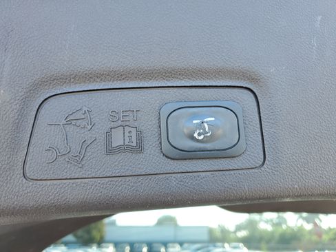 Used 2017 Lincoln MKC Premiere image 9