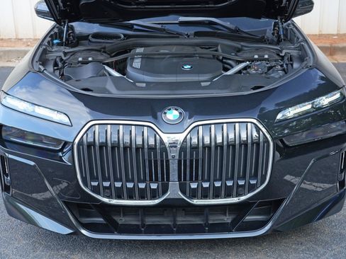 Used 2023 BMW 740i w/ Executive Package RWD image 8