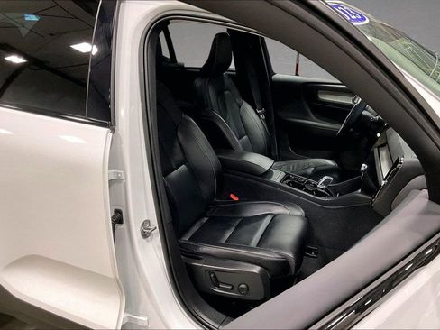 Certified 2023 Volvo XC40 B5 Plus w/ Protection Package Premier AWD/4WD image 29