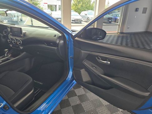 Used 2024 Nissan Sentra SV FWD image 41
