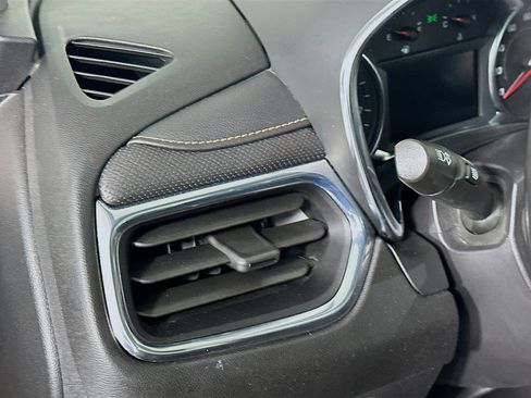 Used 2023 Chevrolet Equinox Premier image 17