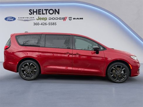 New 2026 Chrysler Pacifica Select image 6