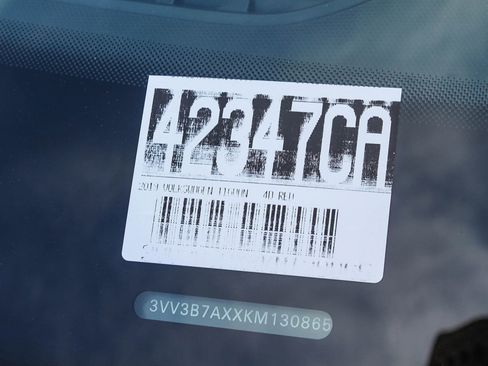 Used 2019 Volkswagen Tiguan SE image 27