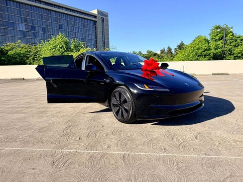 Used 2024 Tesla Model 3 Long Range AWD/4WD image 35