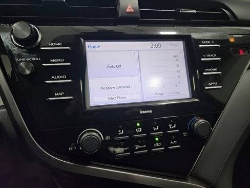 Used 2020 Toyota Camry LE image 31